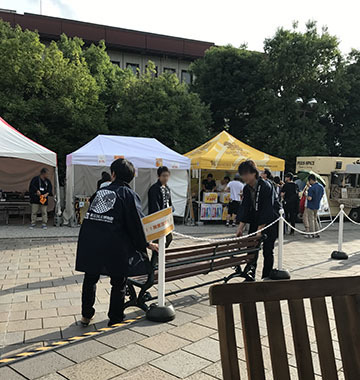 せっせと働いております