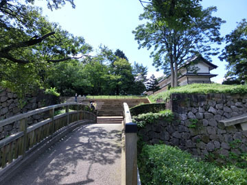 どこかなー
