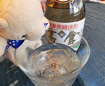 コロルくんも飲んべえです