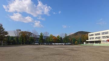 アイスアリーナと藻岩山