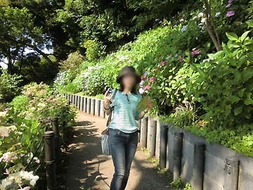 既にシャツは汗だくです
