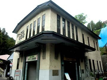 レトロな雰囲気の駅です