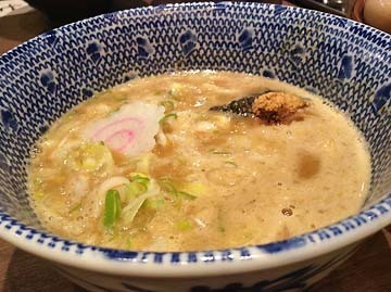 魚粉が付いてます